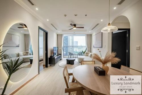 Hang Xanh Apartment | Landmark De Fusion - Vinhomes Central Park