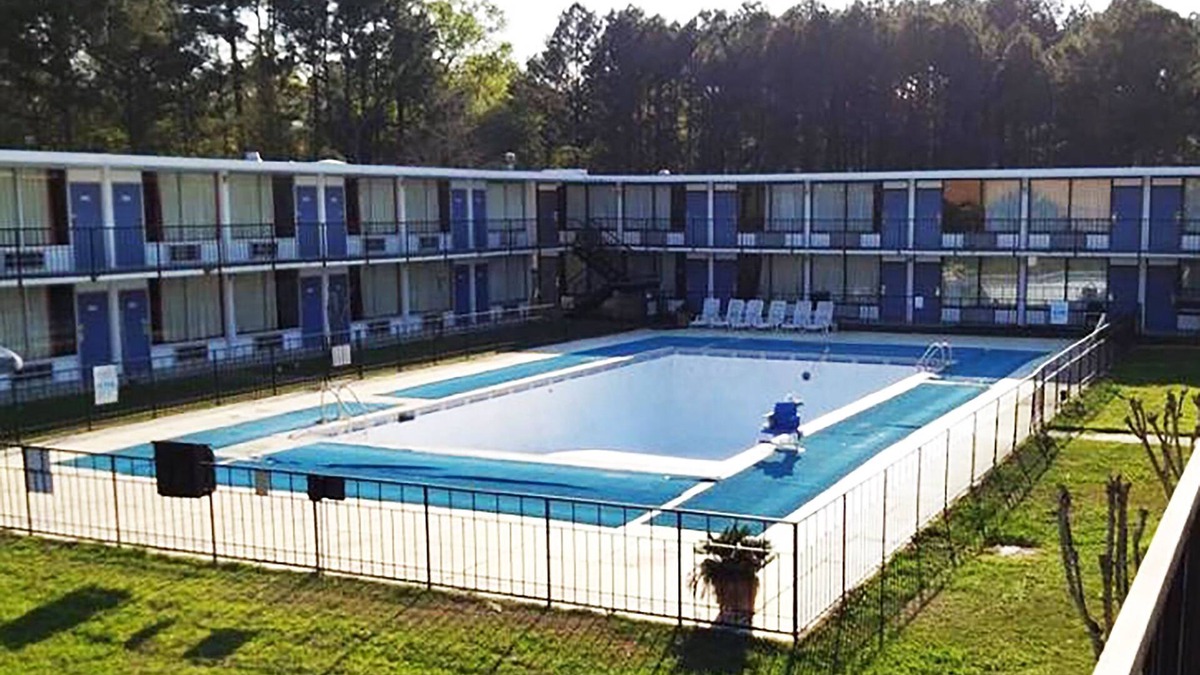 New Llano Hotel | Landmark Hotel