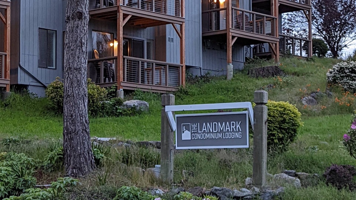 Eastsound Hotel | Landmark Inn on Orcas Island