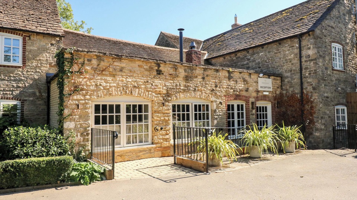 Barnsdale Cottage | LANGHAM, pet friendly, with open fire in Exton, Rutland