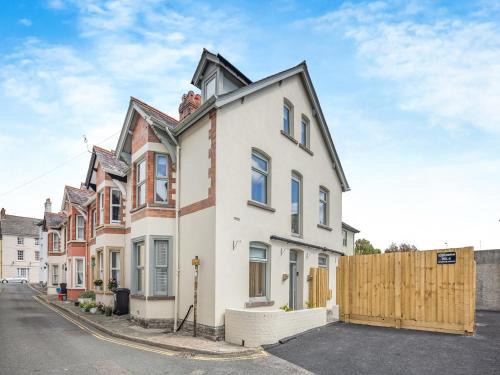 Brecon House | Lansdowne House