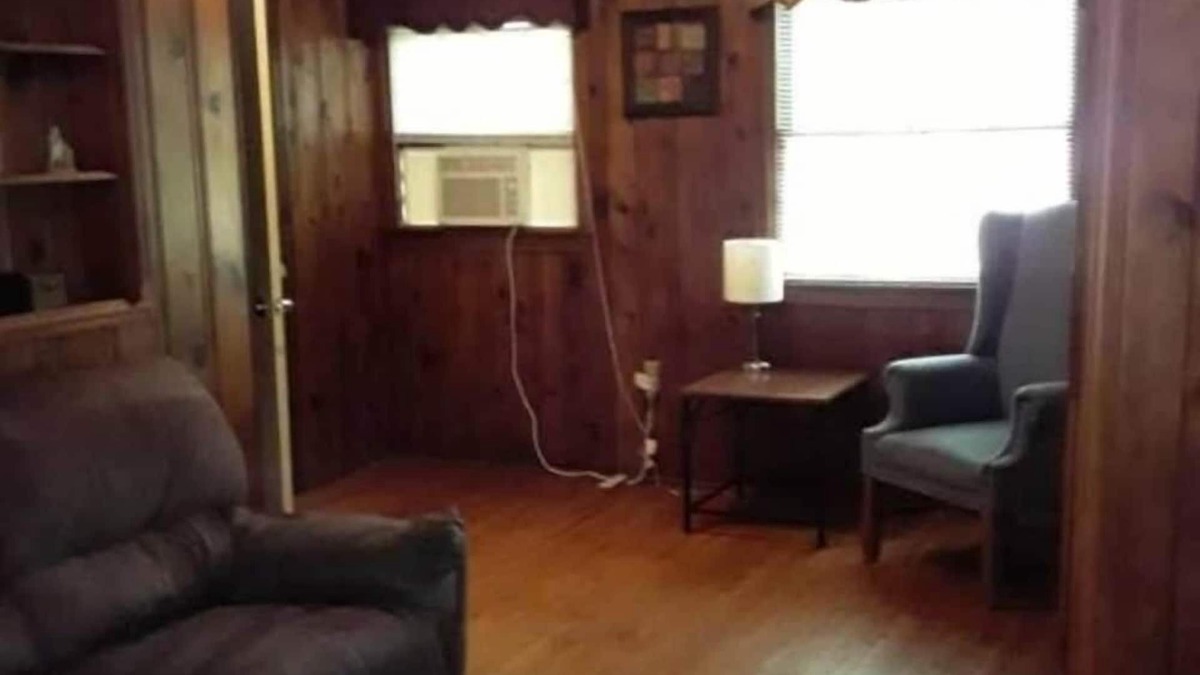 Knoxville Apartment | Lansing attic Summary