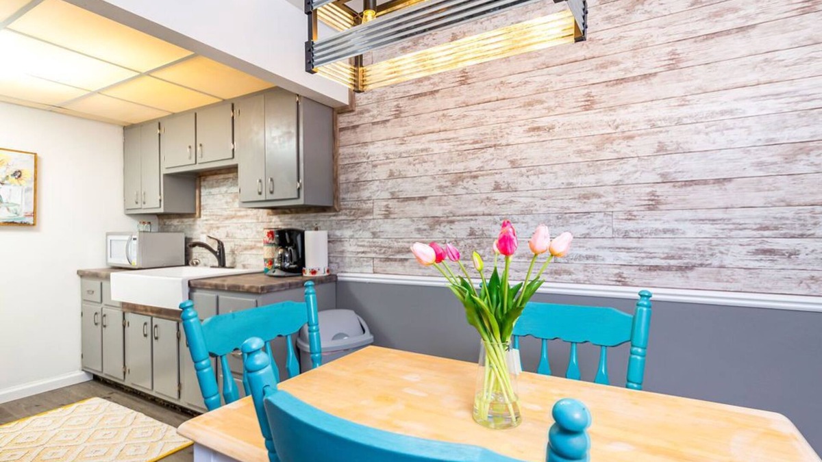 Lansing Apartment | Lansing Layover #12| Project Runway