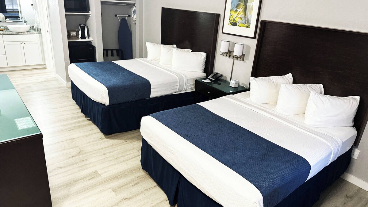 Whitfield Hotel | Lantern Inn & Suites