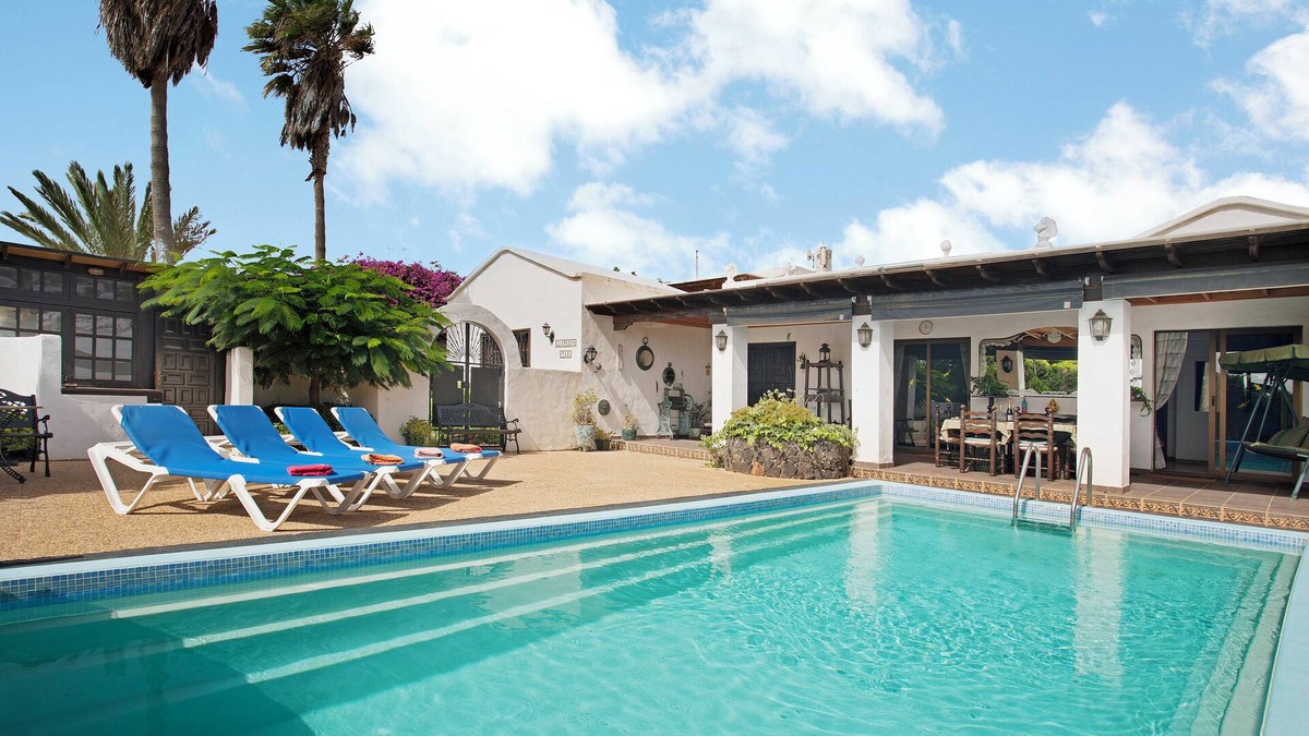 Tahiche Villa | Lanzarote Rural Villa "Casa Albryna Lanzarote" with Mountain View, Pool & Garden