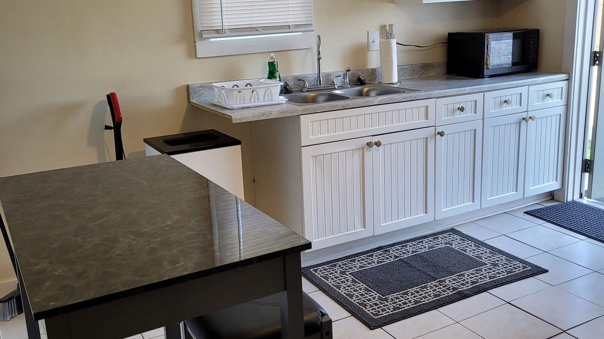 Cascade Apartment | Large 1 Bed Apt,Private,Clean,Near Casino,Ind Park,Rivers,All new remodel.