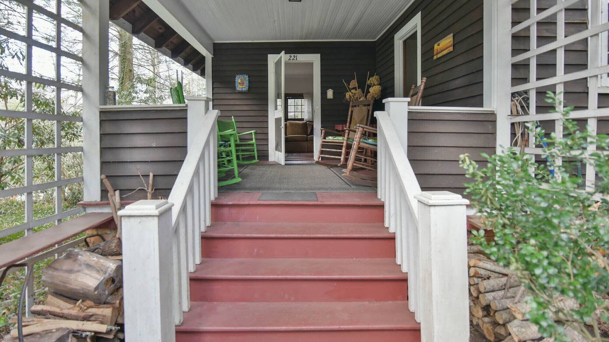 Montreat House | Large 100-year-old family cottage, claw-foot bathtub & lots of deck and porch!