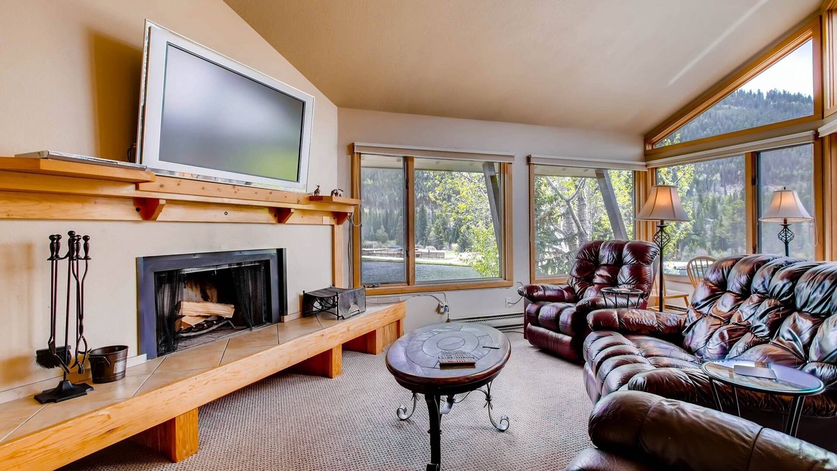 Lakeside Village Condo | Large 1400 ft² 3Br Condo in Lakeside Village-Kids Ski Free by RedAwning