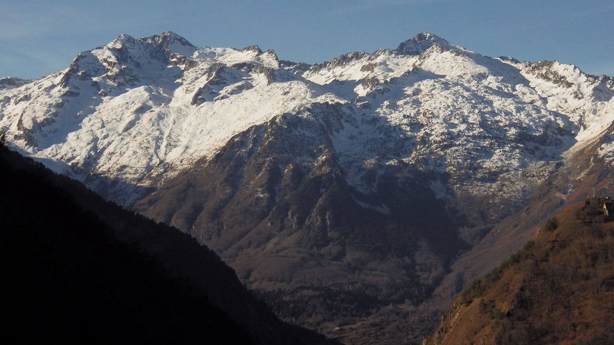 Bareges Ski Chalet | Large 16-bed house at the entrance to Barèges, at the foot of the shuttle buses