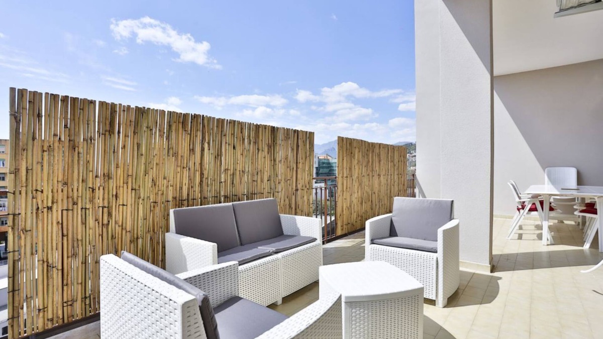 Salerno Apartment | Large 160 sqm apartment that can comfortably accommodate 8 people, thanks to three bedrooms, two bathrooms, two living rooms and a comfortable relaxation room. Two large terraces, one on each side of the apartment (about 20 sqm each), offer outdoor space