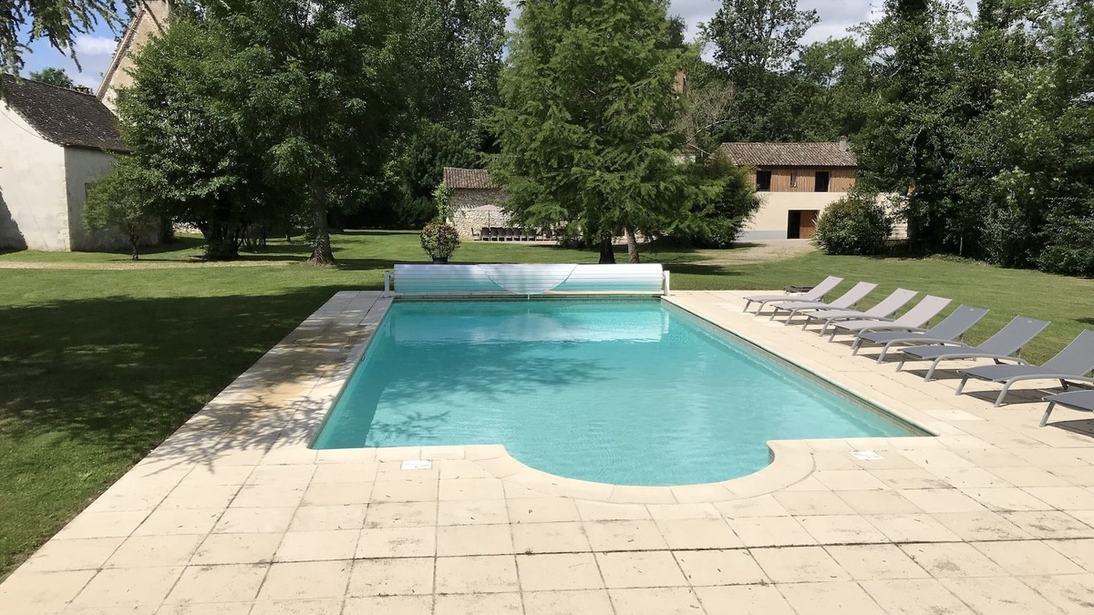 Lalandusse House | Large 18-bed gîte all comforts near Dordogne, peaceful setting