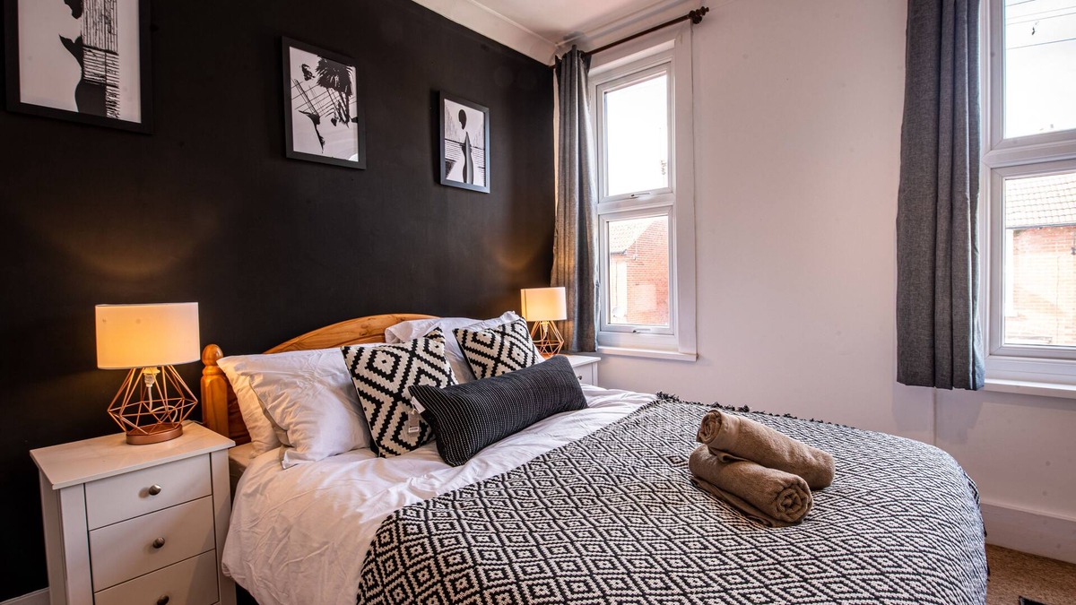 Stuppington House | Large 3 Bed House with Garden/Parking