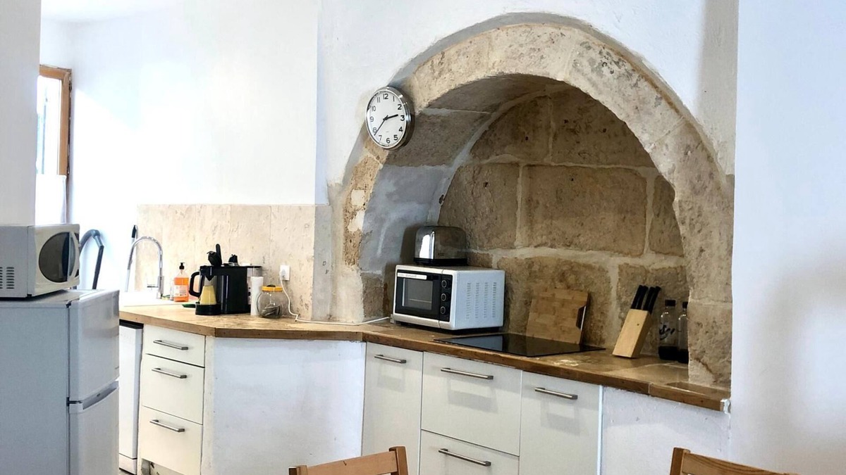 Sommieres Apartment | Large 3-room apartment in the heart of Sommières village, in a 16th century building