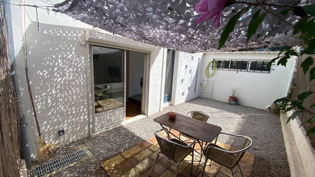 La Chamberte Apartment | Large 38m2 studio + 25m2 courtyard including Netflix