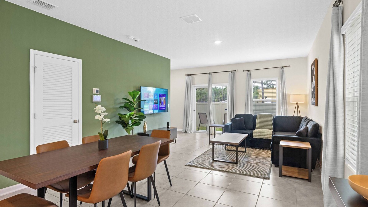 St. Augustine House | Large 3BR Townhome/Pool/Gym/Close to Beach