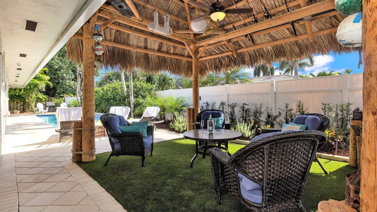 Santa Barbara Estates House | Large 4/3House - 7MIN WALK 2 BEACH!-Tiki, Heated Pool & Bikes Included