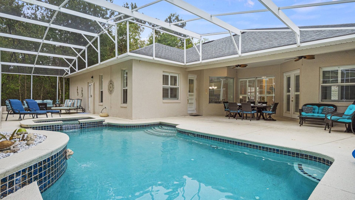 Ridgewood Lakes House | Large 4/5 bedroom private screened pool home on quiet street not overlooked