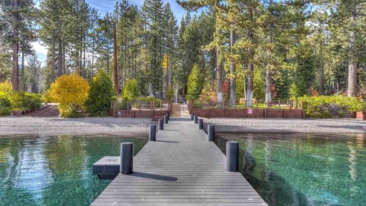 Talmont House | Large 4 Bed 2 Bath House with Parking on 1/2 acre with access to Back Country
