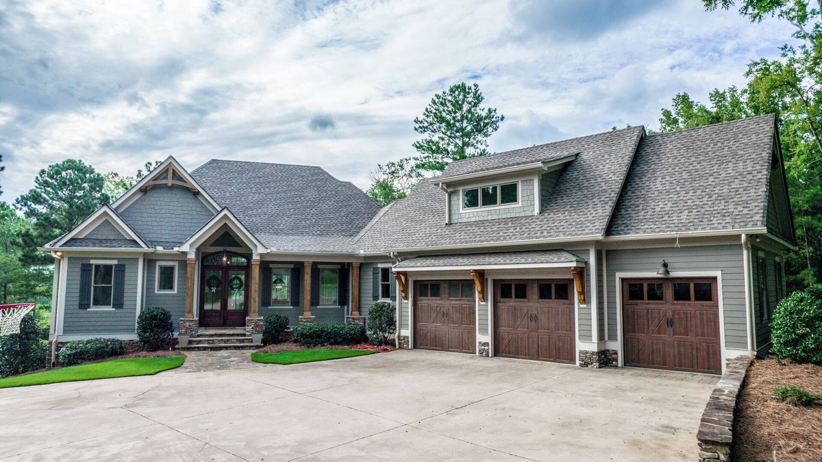Milledgeville House | Large 4-bedroom+bonus rm, pool, pond in pecan orchard in charming Milledgeville