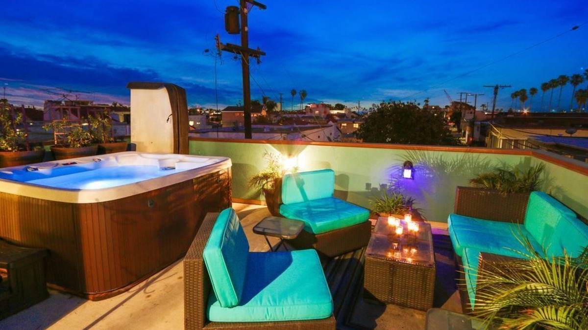 Belmont Shore House | Large 4 bedroom, steps from the beach with rooftop patio and jacuzzi. Sleeps 10