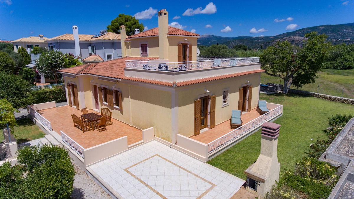 Kourkoumelata Villa | Large 4 bedroom villa in traditional location close to amenities