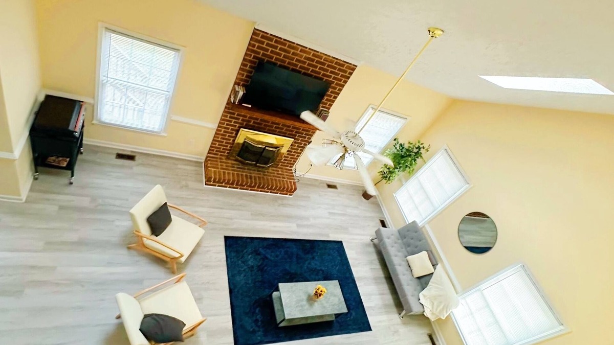 Gloucester Point House | Large 4bed 2.5b home w/fenced in back yard & deck