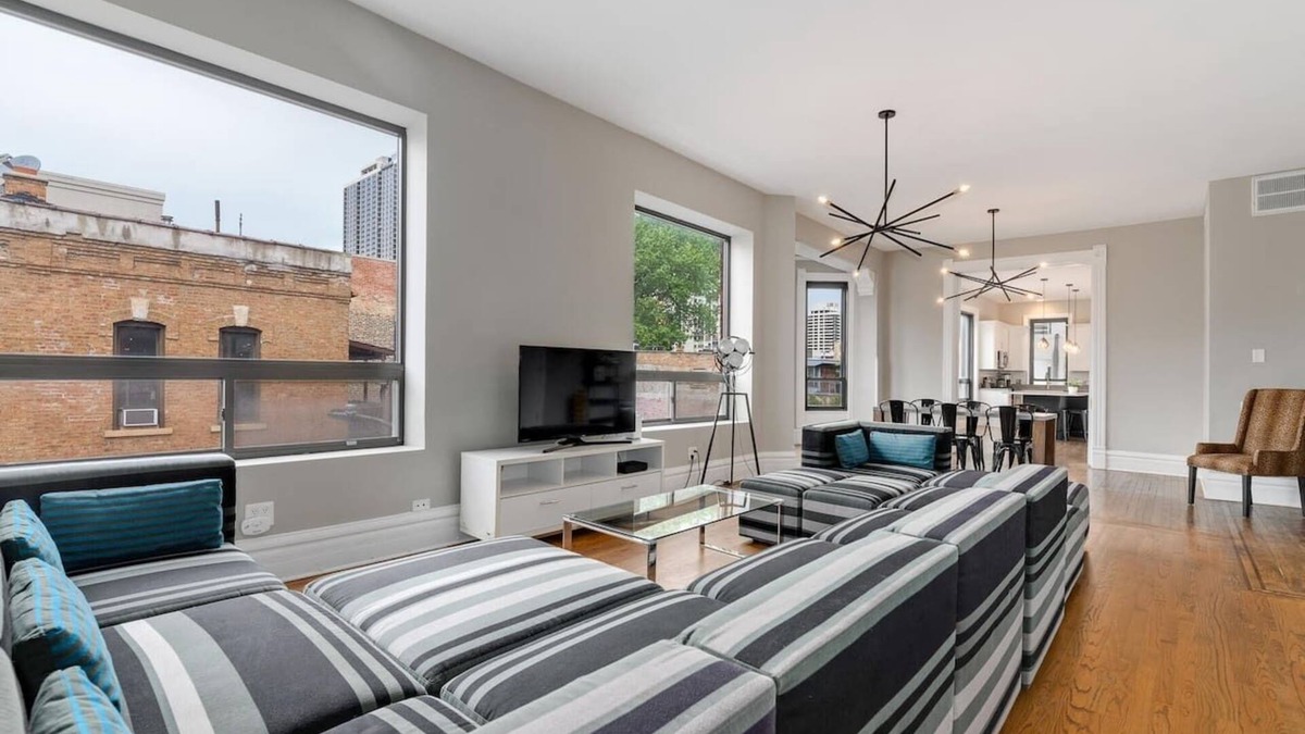 Old Town Apartment | Large 4BR/3BA Safe Old Town Location Walk Everywhere