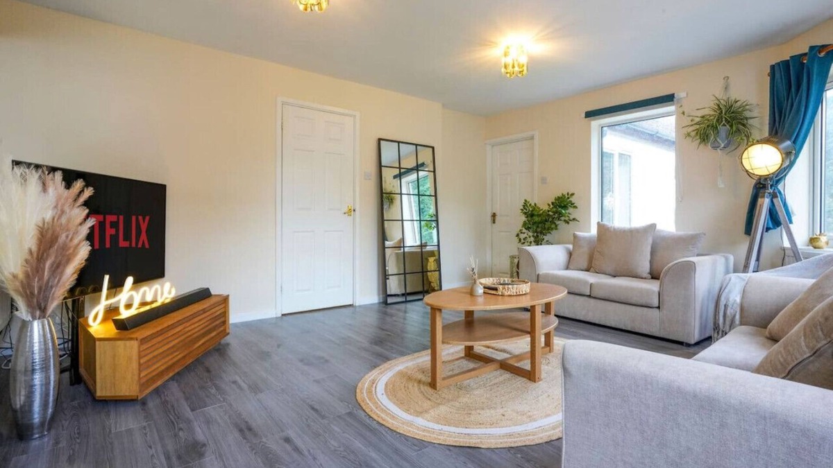 Great Billing House | Large 5-Bed Bungalow - Sleeps 10 - Free Parking