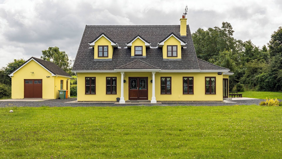 Westport House | Large 5-Bed Country House, Aughagower, Westport,
