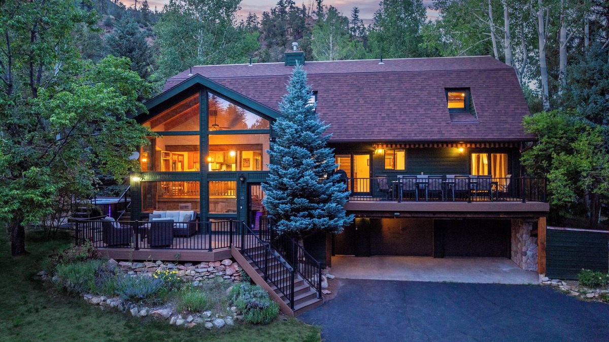 Durango - Purgatory House | Large 5 Bedroom 4 bath + hot tub 15 minutes to Purgatory or Durango 4 King beds