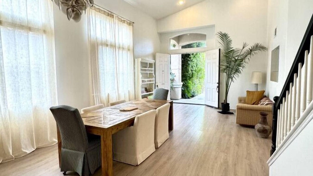 Camarillo House | Large 5-Bedroom Home, near Beach, Mountain Views