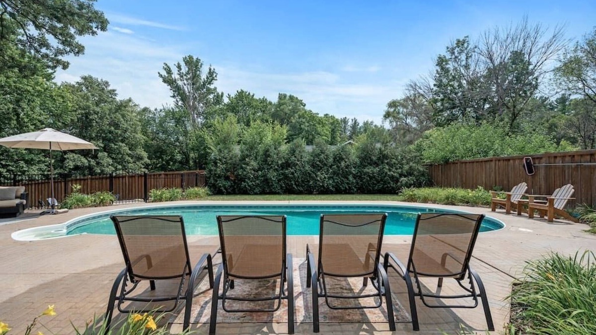 Shoreview House | Large 6-Bedroom Heated Pool - Private Chef