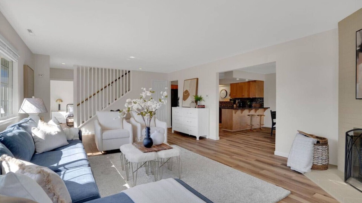 Fairfield House | Large 6 Bedroom Near Napa | Sleeps 12 l Game Room