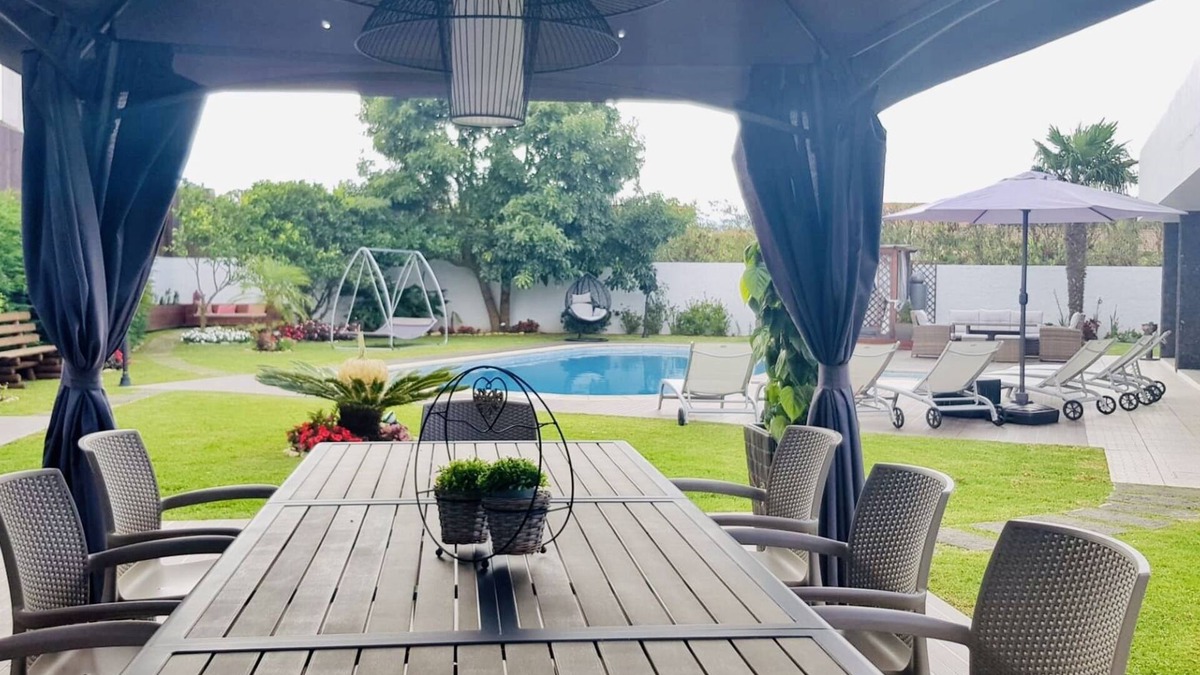 Fenais da Luz House | LARGE 6 BEDROOMS LUXURY HOME WITH POOL AND OUTSIDE HOT TUB