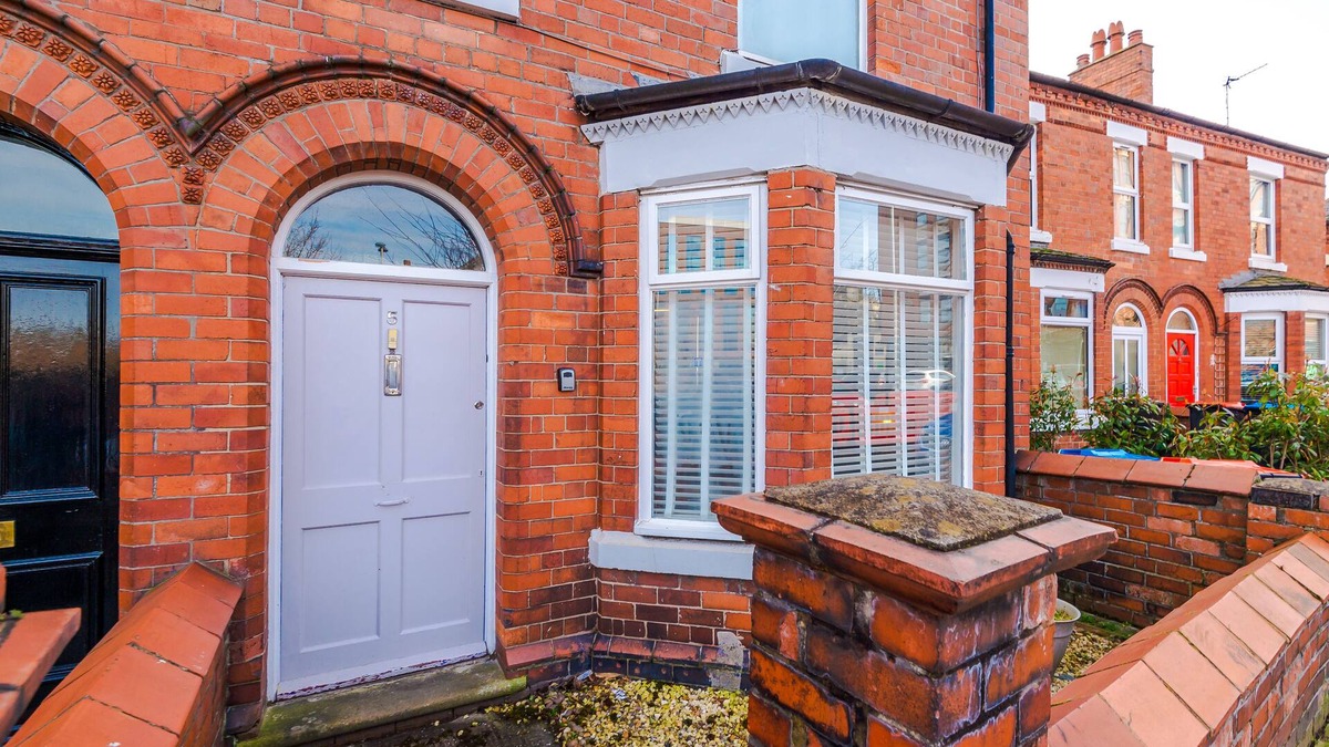 Hoole House | large 7 bedroom town house in Chester City Centre