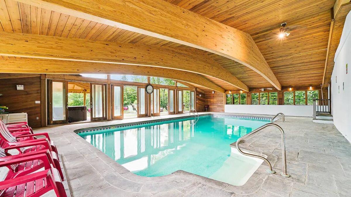 Woodridge House | Large 7B/3B Villa w/Indoor Pool, Hot Tub, Slps 16