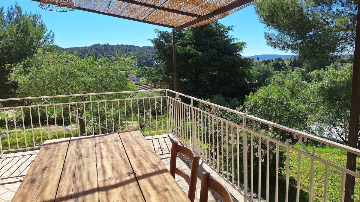 Beaucaire Villa | Large air-conditioned villa on the outskirts of Beaucaire.