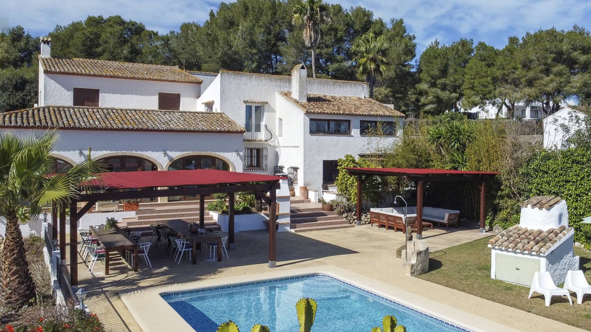 Tarraula Villa | Large and classic villa in Javea, on the Costa Blanca, Spain with private pool for 12 persons