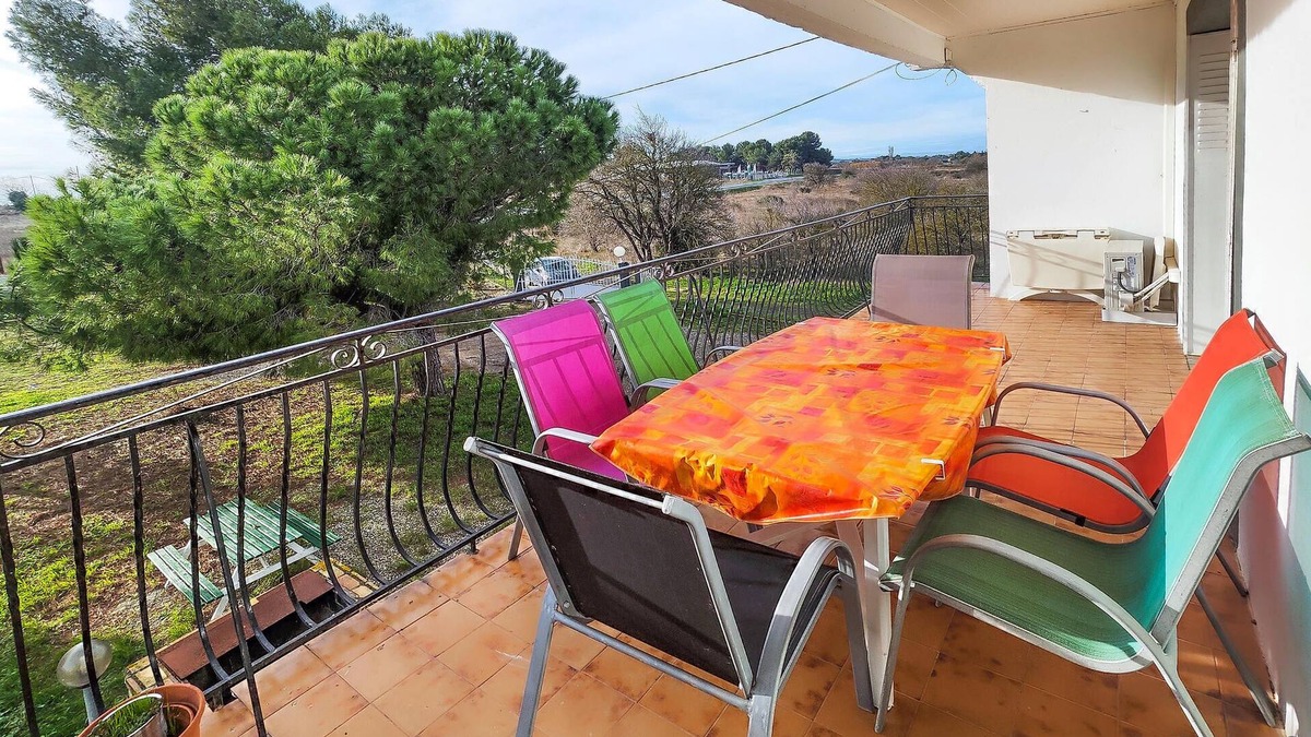 Nissan-lez-Enserune Apartment | Large and practical vacation apartment with a large terrace in Nissan-lez-Enserune.