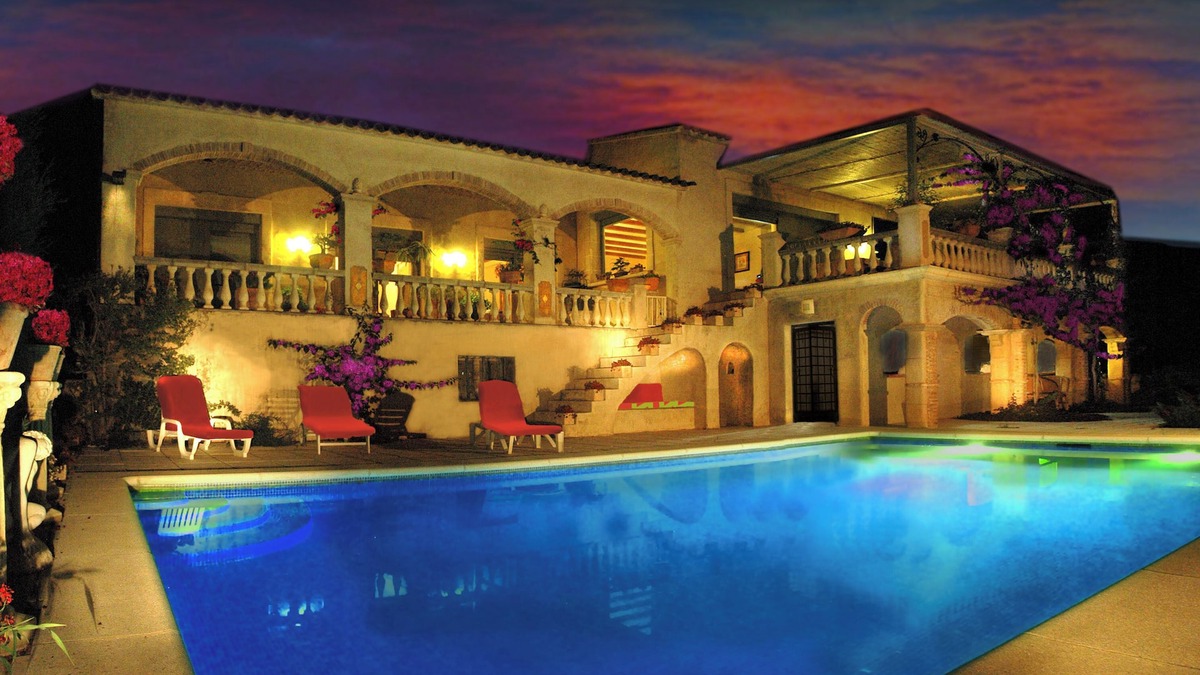 Roses Villa | Large and quiet charming property in the heart of olive trees- 7 mn of the beach
