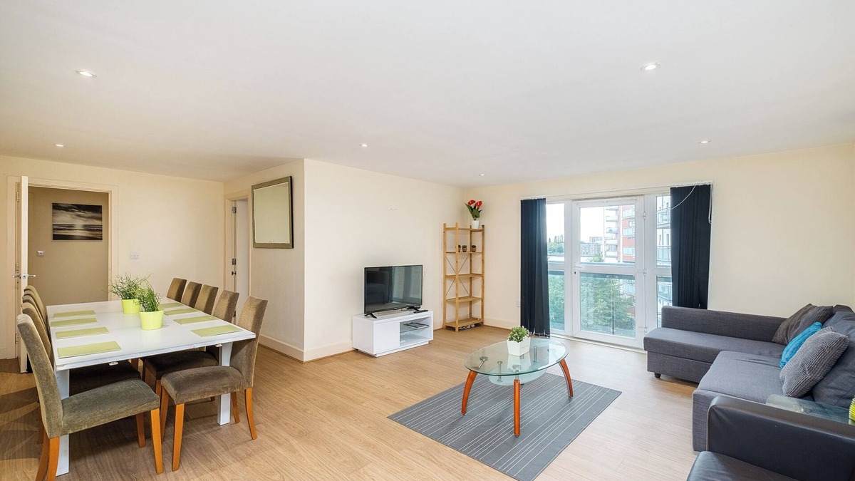 Island Gardens Apartment | Large and Spacious 3 Bedrooms 2 Bathrooms Close to Canary Wharf E14