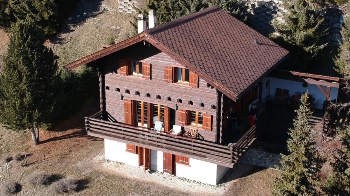 Saint-Luc Ski Chalet | Large and very bright chalet for 10 people with large terrace, garden and a very nice view.Interior: