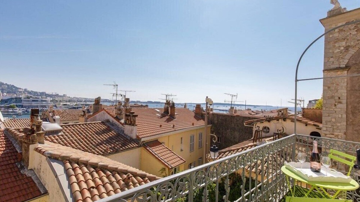 Le Suquet Apartment | Large apartment close to beaches and restaurants, Sea view Le Suquet Calm and central