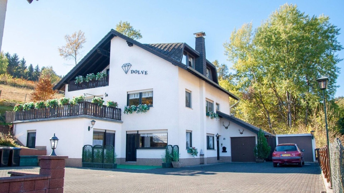 Muerlenbach House | Large apartment in the Vulkaneifel on a mountain located! Up to 12 people! above