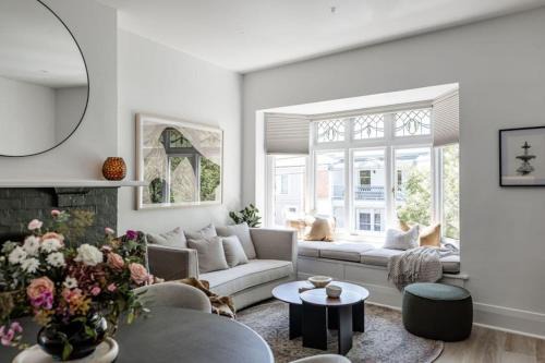 Launceston CBD Apartment | Large Apartment in Launceston- Timeless Luxury