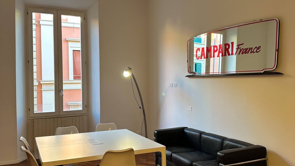 Historic Center Apartment | Large apartment in the main street of Bologna near the main square