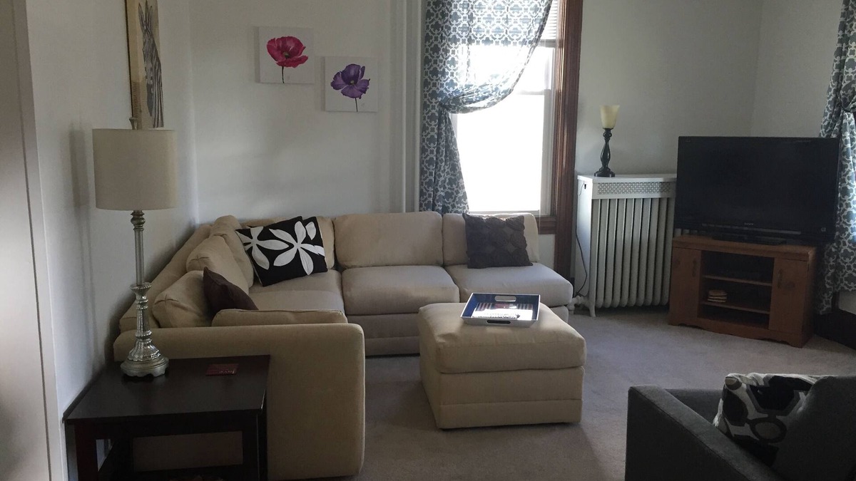 Marquette Apartment | Large Apartment In The Heart Of Marquette W/Cable & WiFi! Pet Friendly!