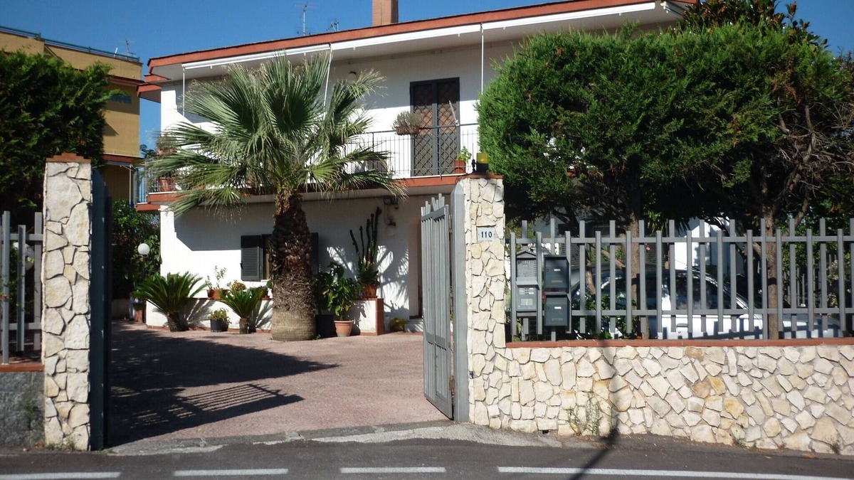 San Sebastiano al Vesuvio Apartment | Large apartment near Naples, Vesuvio, Pompei, Capri, Ischia, Amalfi.