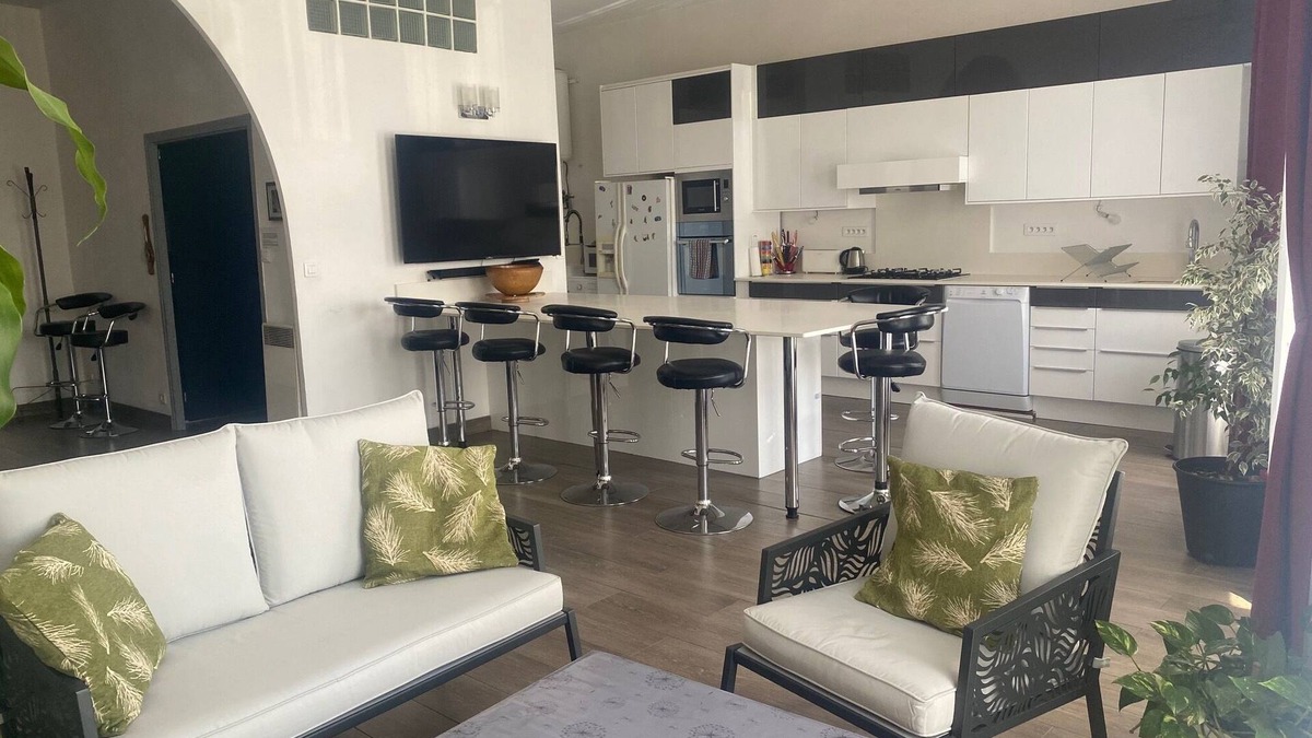 Sete Apartment | Large apartment on canal 2 steps from downtown Sète
