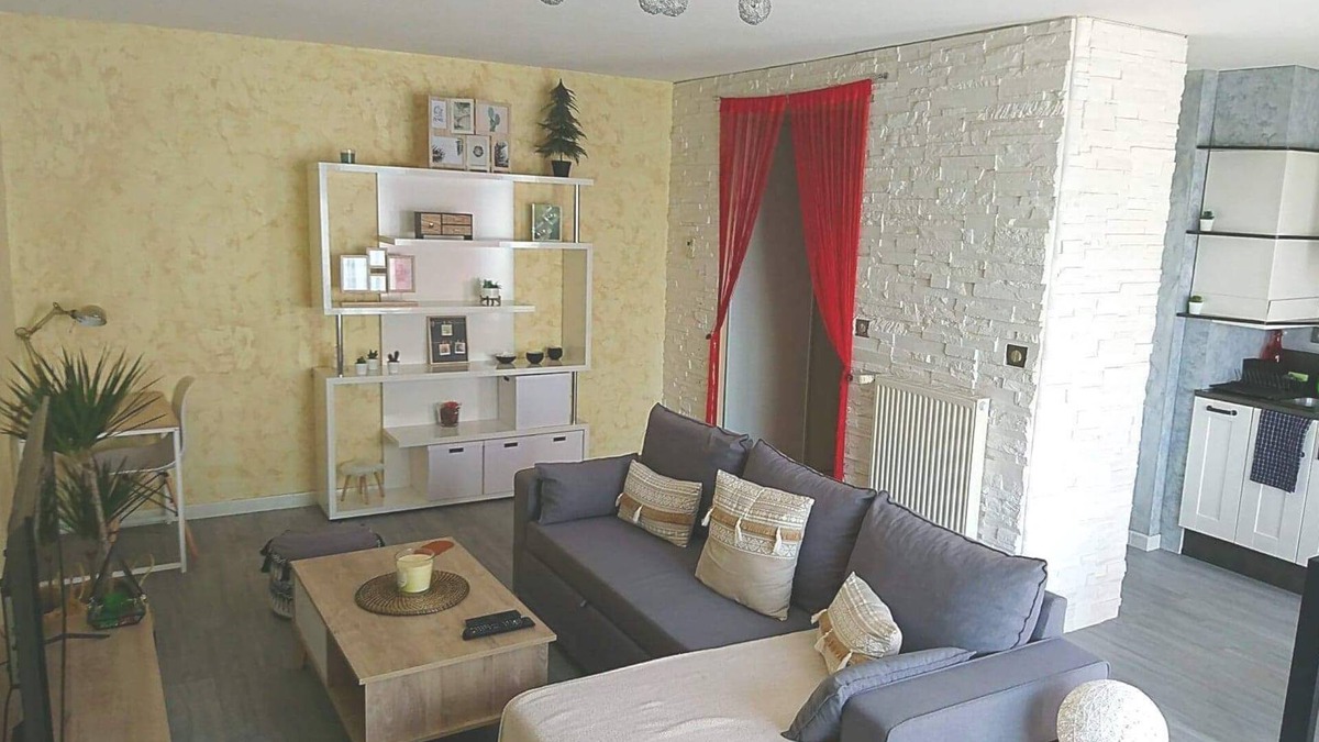 Saint-Priest Apartment | Large apartment T2, quiet, near Lyon, balcony parking and transport